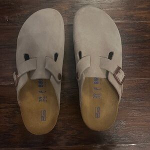 brand new Birkenstock Suede Clogs. Size 8 in women’s , size 6 in men’s.